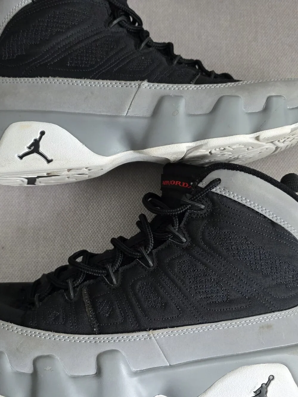 Jordan Retro 9 Particle Grey Men’s Basketball Shoes - Black & Gray Size 8 Used.